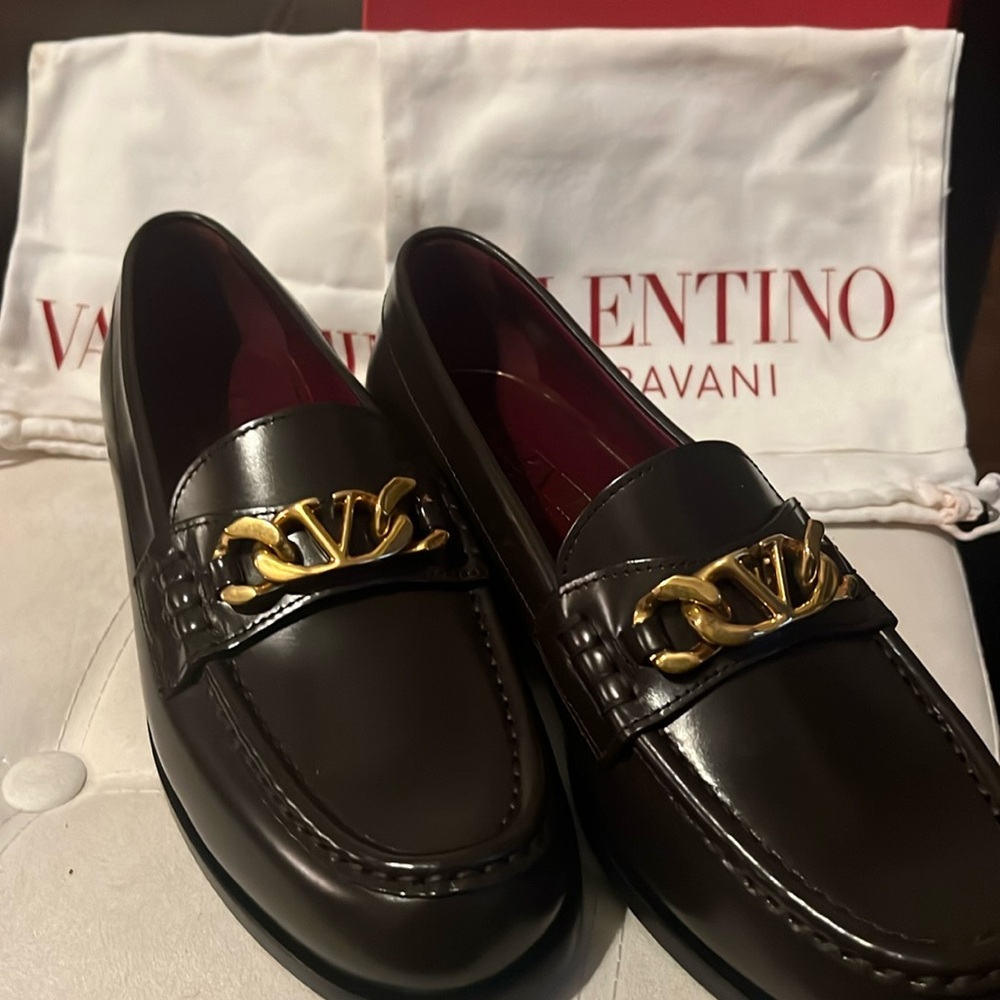 Valentino Garavani loafer - Perfect for the holiday season!✅